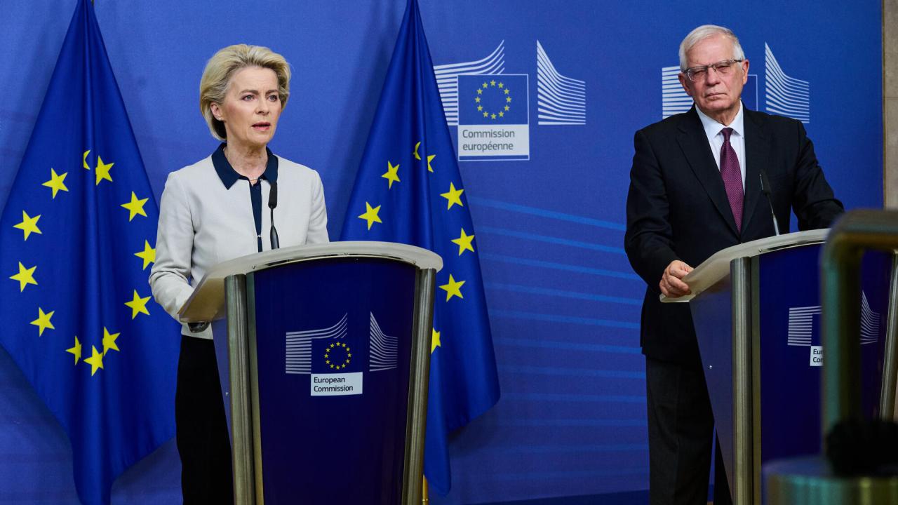 EU-kommissionens ordförande Ursula von der Leyen och EU:s utrikeschef Josep Borrell fördömer Rysslands invasion av Ukraina på torsdagsmorgon.