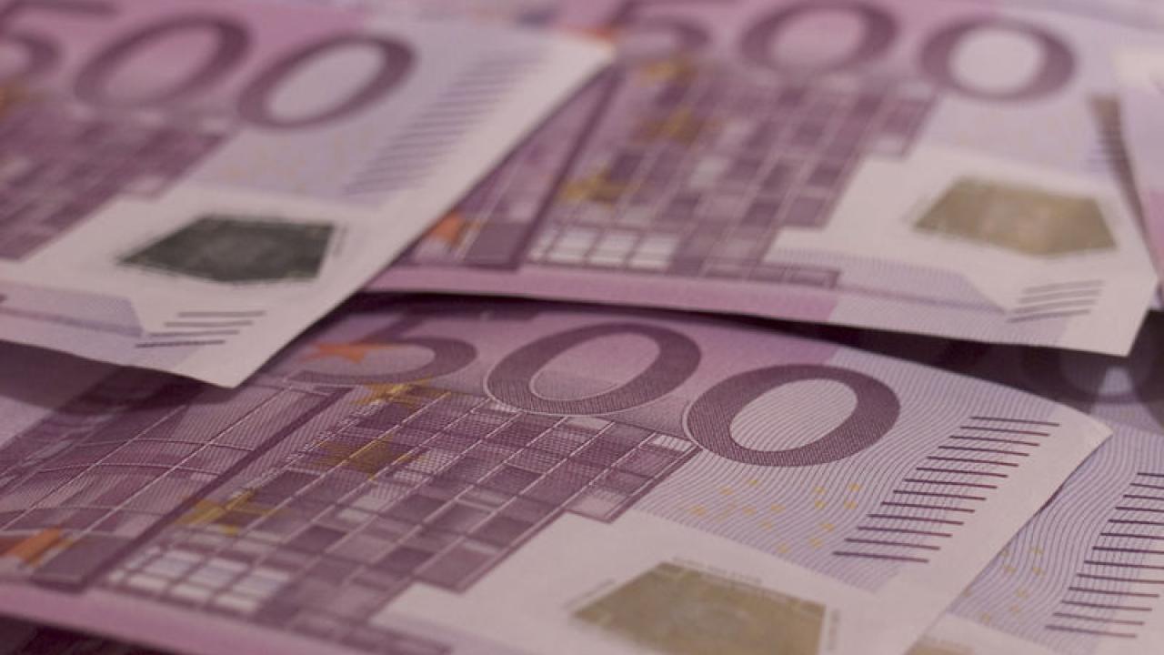 Tyskland uppges gå med på att öka den ekonomiska brandväggen runt euroländerna. Det skulle lugna finansmarknaderna.