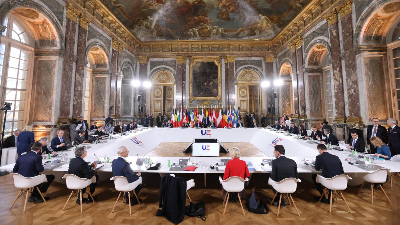Rysslands krig mot Ukraina präglade EU toppmötet i Versailles 10-11 mars 2022. 