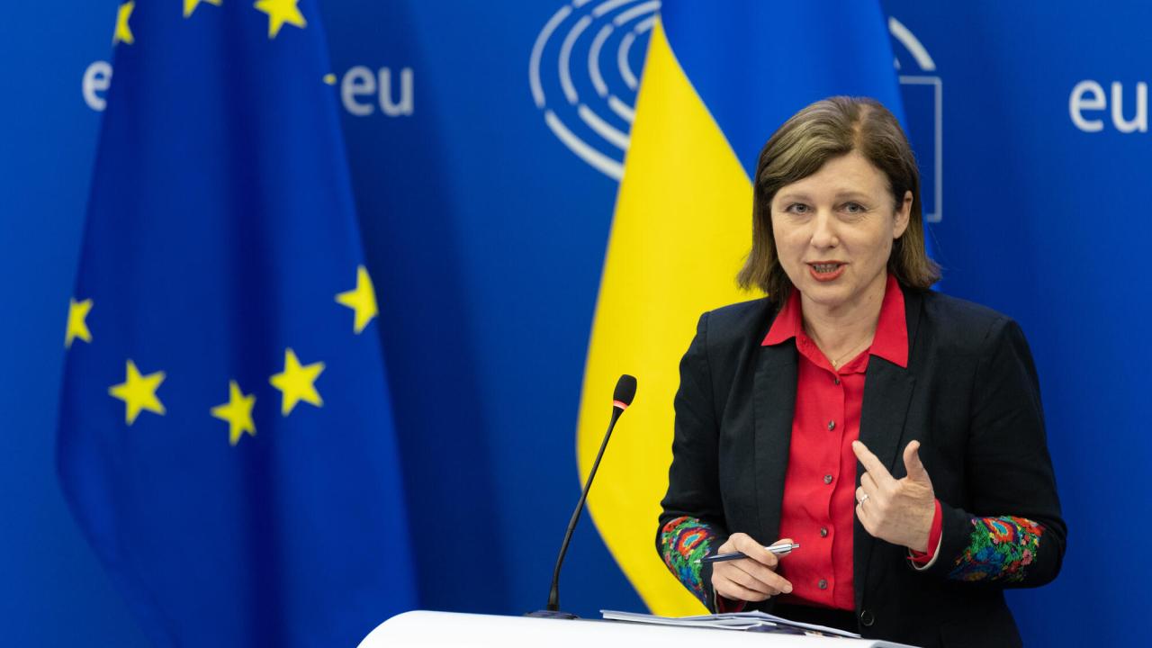 Vera Jourová, EU-kommissionär med ansvar för värderingar och öppenhet, presenterade på tisdagen kommissionens förslag för att bekämpa våld mot kvinnor i EU. 