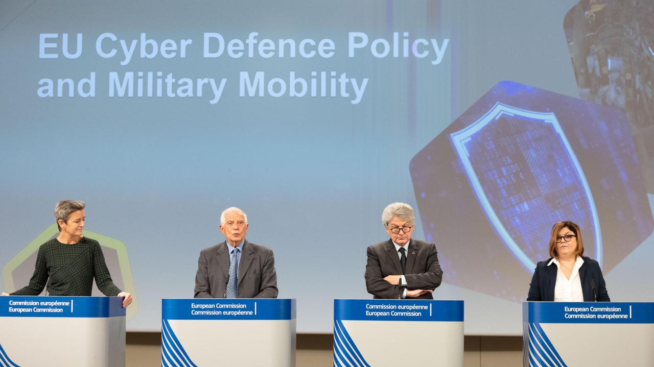 EU-kommissionärerna Margrethe Vestager, Josep Borrell Fontelles, Thierry Breton, and Adina Vălean lade på torsdagen fram förslag på hur EU ska förbättra sin säkerhet mot yttre hot. 