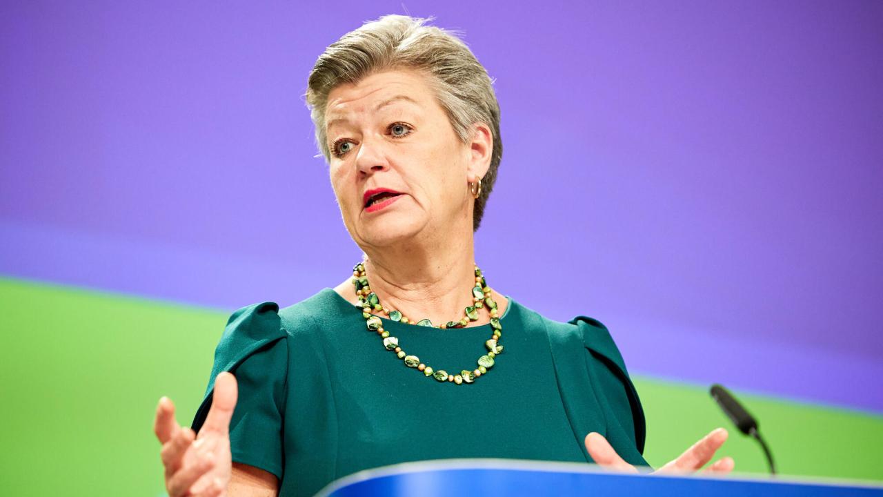 EU-kommissionär Ylva Johansson vill ta hårdare tag mot ryska oligarker och organiserad brottslighet. 