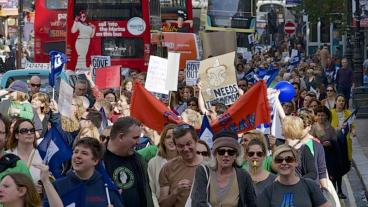 2013 gick brittiska lärare ut i strejk mot bland annat frysta löner och försämrade villkor. Arkivbild.