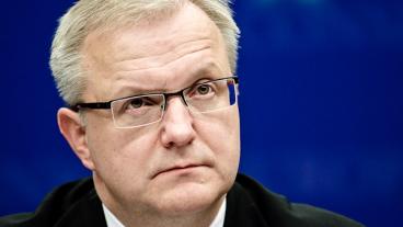EU:s ekonomikommissionär Olli Rehn tycker kreditvärderaren är inkonsekvent.