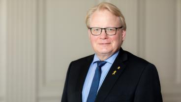 Försvarsministern Peter Hultqvist (S) tillbakavisade på måndagen de ryska kraven att hindra tidigare sovjetstater att bli Natomedlemmar. – Staters rätt att göra sina egna säkerhetspolitiska val är inte förhandlingsbar, sade Hultqvist.
