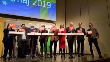 Samtliga partier i Europaparlamentet var representerade i fredagens EU-valsdebatt i Stockholm. På bilden visar de sin inställning till en framtida EU-armé.