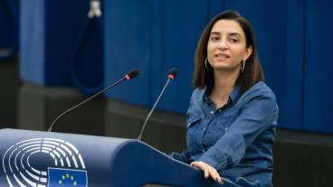 Europaparlamentariker Evin Incir (S) på debatt under måndagen om att kriminalisera könsrelaterat nätvåld på EU-nivå. 