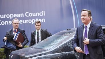 Storbritanniens premiärminister David Cameron på väg in på torsdagens EU-toppmöte i Bryssel. Arkivbild.