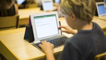 Sverige har redan nått sina två mål fram till 2020 att 45 procent av invånarna i åldern 30-34 år ska vara akademiskt utbildade och att högst sju procent  av 18-24 åringar ska endast ha grundskoleutbildning.  Arkivbild