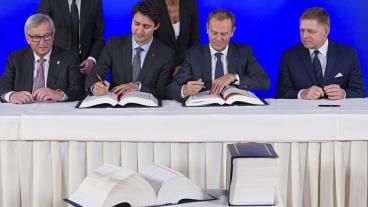 Handelsavtalet Ceta mellan Kanada och EU undertecknades på söndagen i Bryssel.