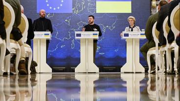 Europeiska rådets ordförande Charles Michel, Ukrainas presidente Volodymyr Zelenskyj och EU-kommissionens ordförande Ursula von der Leyen.
