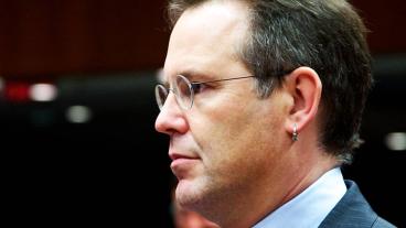 Finansminister Anders Borg (M) får bara stöd av Nederländerna och Storbritannien i motståndet mot hur kommissionen sköter EU:s räkenskaper.