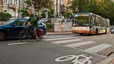 Att åka buss är en av prövningarna med att bo i Bryssel, skriver Lars Hagberg.