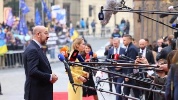 Europeiska rådets ordförande Charles Michel kunde inte ge några svar om pristak på gas efter fredagens toppmöte i Prag utan beskrev mötet som ett strategiskt steg mot nästa toppmöte. 