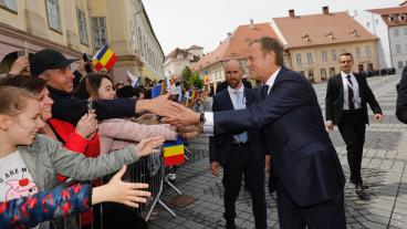 Europeiska rådets ordförande Donald Tusk var en av de europeiska ledare som var populär bland folkmassorna i rumänska Sibiu på torsdagen.