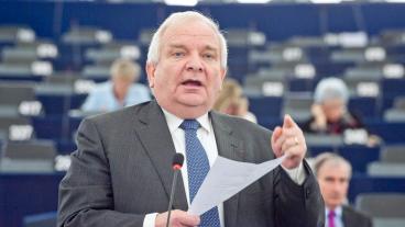 Joseph Daul, ordförande för konservativa EPP menar att EU kommer förstöras om budgeten inte uppfyller EU-parlamentets krav.