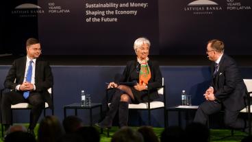 EU:s ekonomi- och handelskommissionär Valdis Dombrovskis och ECB-chefen Christine Lagarde deltog på torsdagen i ett samtal om de ekonomiska konsekvenserna av Rysslands krig. 