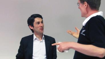 Professor Christophe Hillion fick många kluriga frågor. Här undrar Jens Pettersson över det nya departementets namn.