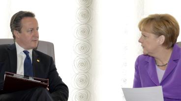Storbritanniens David Cameron och Tysklands Angela Merkel i samtal. Arkivbild.