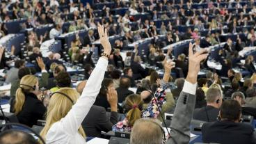 Bilden visar hur det kunde se ut vid omröstningarna i Europaparlamentet innan coronapandeminen bröt ut. Arkivbild.