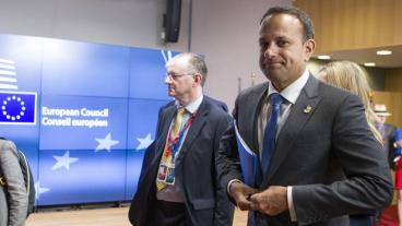 Irlands premiärminister Leo Varadkar vill inte ha kontroller längs gränsen till Nordirland. (Arkivbild)