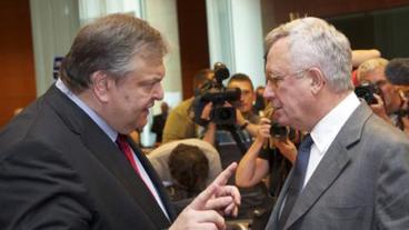 Arkivbild: Greklands finansminster Venizelos  och Italiens Tremonti. Ordning går före gemensam finanspolitik menar skribenterna.