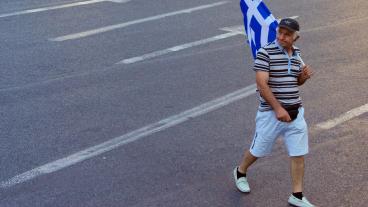 Grekland måste spara mer nästa år enligt den internationella lånetrojkan.