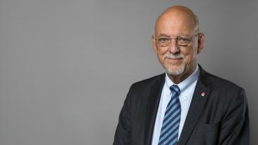 Sveriges EU-minister Hans Dahlgren är  nöjd med att de svenska Socialdemokraterna behåller sina fem mandat.