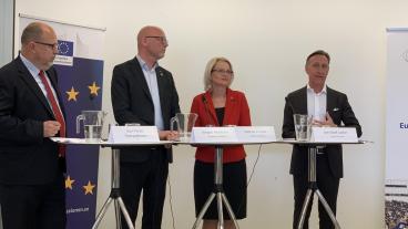 Karl-Petter Thorwaldsson, Jörgen Warborn, Heléne Fritzon och Jan-Olof Jacke gästade på torsdagen Europahuset i Stockholm.