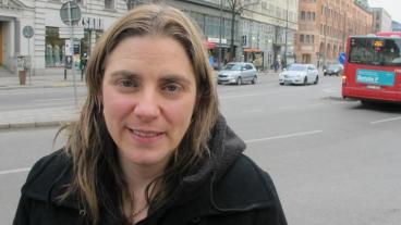 – Jag har varit i EU-parlamentet och sett hur extremt likriktat allt är så jag skulle sticka ut som öm tumme i den församlingen. Jag svårt att hålla käften, är en livlig debattör och rätt humoristiskt lagd, säger Anna Troberg (PP)