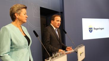 Arbetsmarknadsminister Ylva Johansson och Stefan Löfven under tisdagens presskonferens.