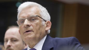 EU-parlamentets talman Jerzy Buzek vill se skarpare regler för lobbyism i EU.