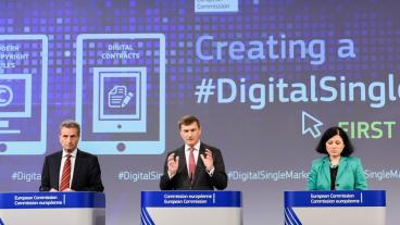 EU-kommissionärerna Günther Oettinger, Andrus Ansip och Věra Jourová.