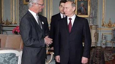 Kung Carl XVI tar emot Rysslands premiärminister Vladimir Putin.