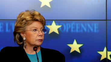 I maj ska EU:s rättighetskommissionär Viviane Reding presentera en detaljerat utredning om möjligheterna för nya åtgärder mot EU-länder som bryter mot fri- och rättigheter. Arkivbild.