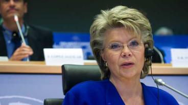 Arkivbild. EU-kommissionär Viviane Reding vill skärpa användandet av den europeiska arresteringsordern.