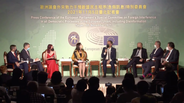 Ordförande för EU-parlamentets utskott om utländsk inblandning och desinformation, Raphaël Glucksmann, talar vid besöket i Taiwan. 