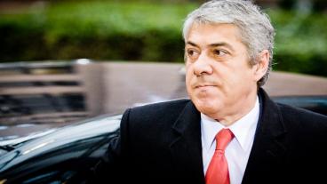 Portugals José Sócrates behöver ekonomisk hjälp från EU. Nu är lånepaketet klart men ska godkännas av EU:s finansministrar.
