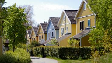 Det finns en risk för sjunkande bostadspriser i Sverige, skriver EU-kommissionen i en ny rapport. Arkivbild. 